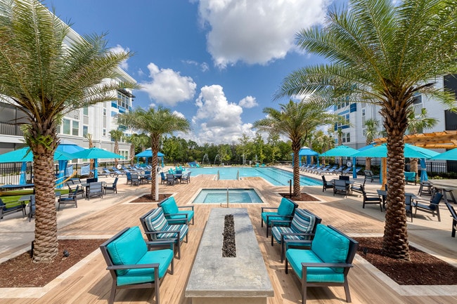 Ciel Luxury Apartments | Jacksonville, FL, | Brasero al aire libre