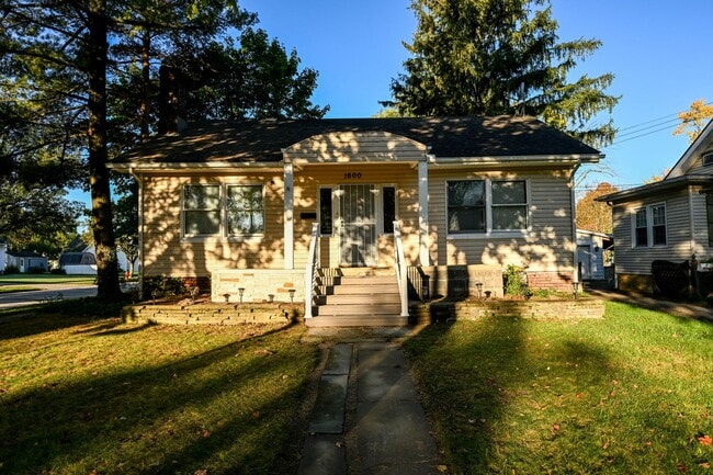 Photo - Cozy Home in Cleveland - Lyndhurst