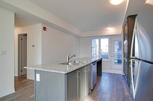 Photo - 12-3580 lakeshore blvd Etobicoke Ontario M8W3J6