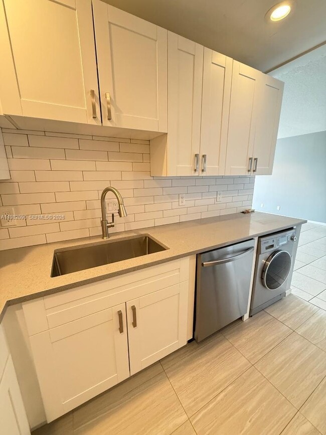 Photo - 2261 NE 67th St Unidad 1823