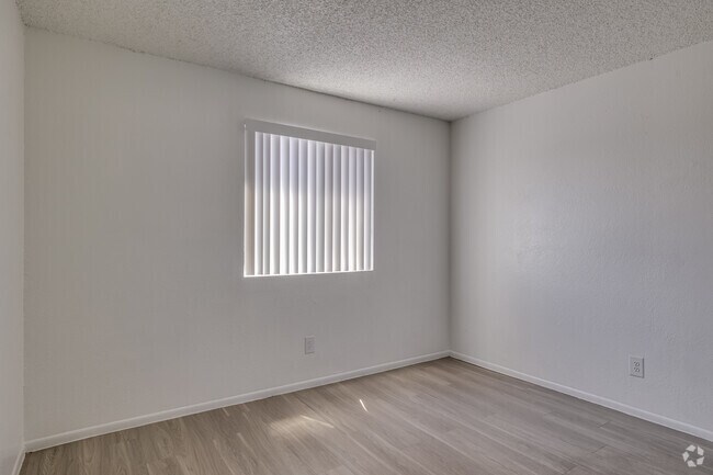 2BR, 1BA - 800SF - Bedroom 2
