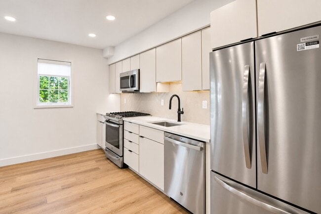 716 L St SE Unit 304