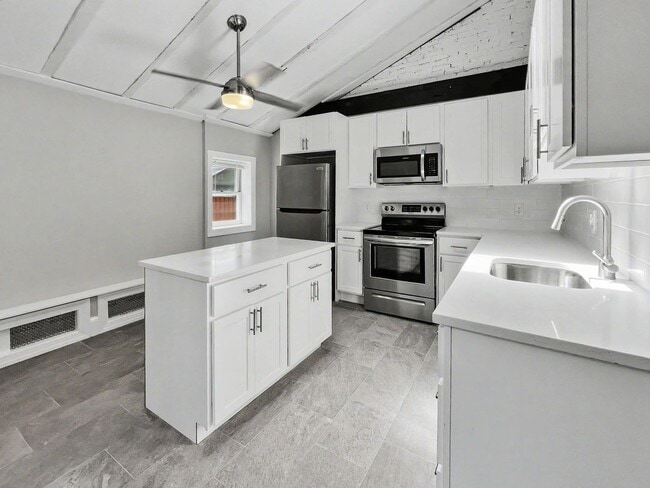 130 E Chestnut St Unit 3