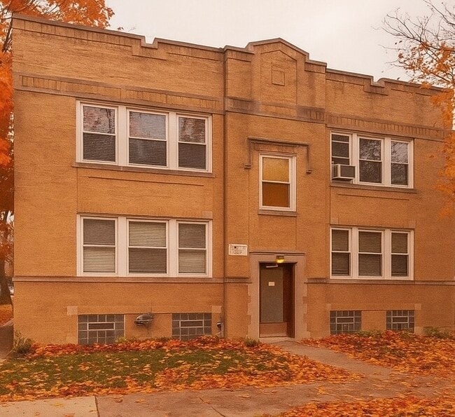 Building Photo - 3909 N Lamon Ave Unit 2N