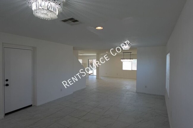 Photo - 1859 E Kettering St