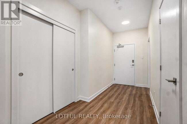 Photo - 630 Churchill Ave N