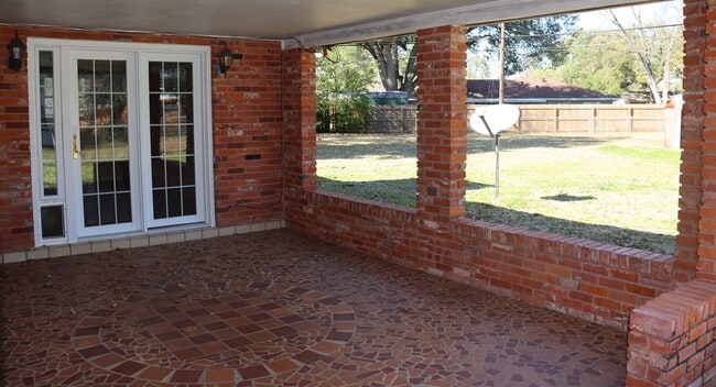 Photo - Charming family home in nice neighborhood