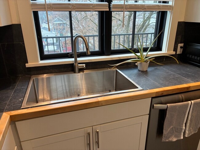 Photo - 217 State St