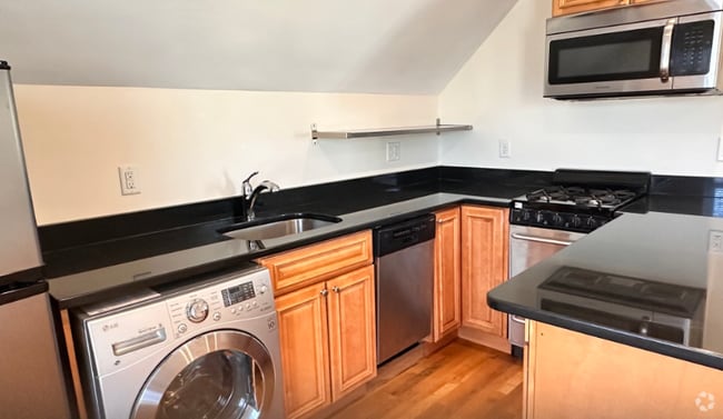 Building Photo - 176 Fuller St Unit 3 Rental