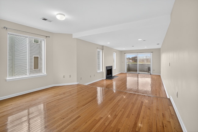 Photo - 802 Jesse Way