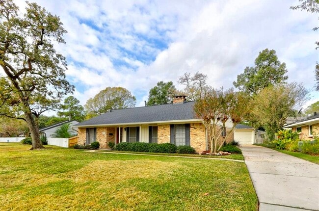 Building Photo - 2011 Stebbins Dr