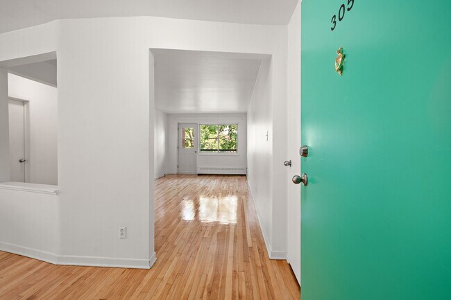 Photo - 2775 Av De Kent