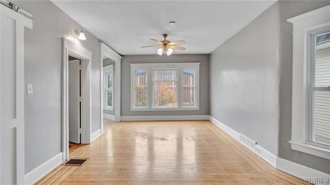 Photo - 2528 Main St