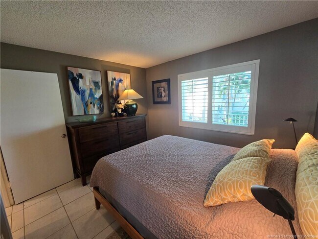 Photo - 5564 NE Gulfstream Way