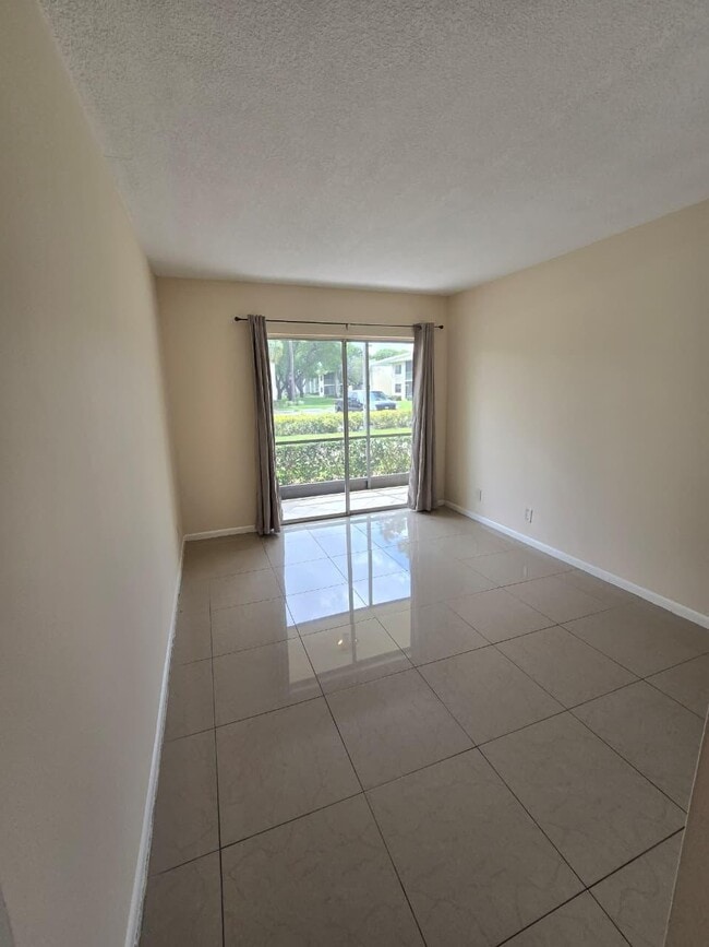 Building Photo - 4133 NW 88th Ave Unit 103