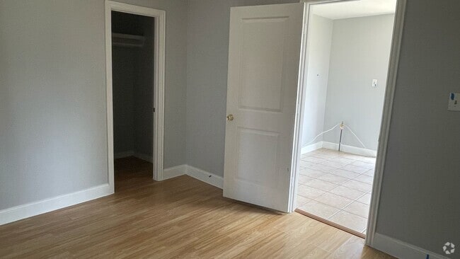 Building Photo - 413 N Live Oak St Rental