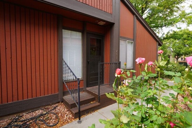 Building Photo - 1155 Lakeside Dr Rental