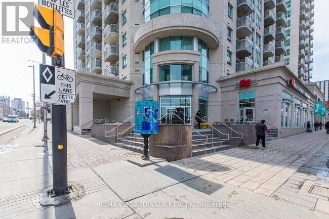 Photo - 234 Rideau St Unit 511