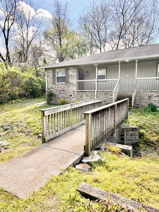 Building Photo - Glencliff area Duplex! Must See! $1450