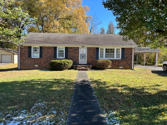 Building Photo - "Charming 3-Bed Home with  Hardwood Floori...