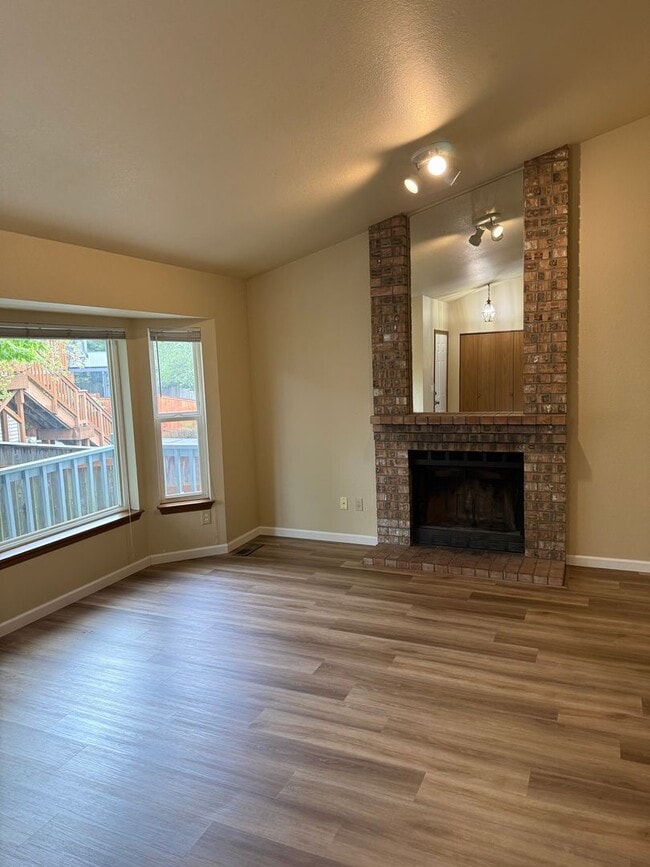 Photo - 3 Bedroom + 2 Bath +Family Room Tri-Level Lynnwood $2950 per Month