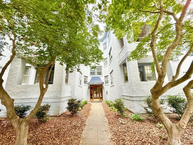 **BEST DEAL**Ghent -2 Bedroom condo 2nd Fl... - **BEST DEAL**Ghent -2 Bedroom condo 2nd Fl...