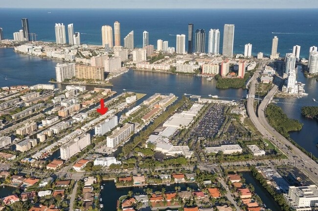 Building Photo - 3703 NE 166th St Unit 401