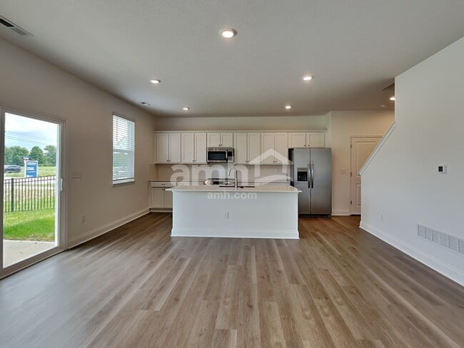 Photo - 400 Golden Maple Pl