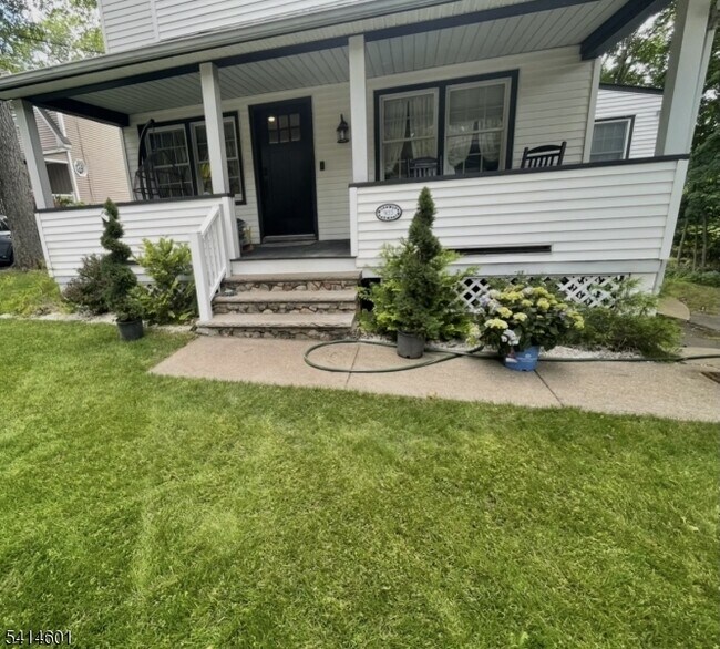 Building Photo - 933 Lafayette Ave