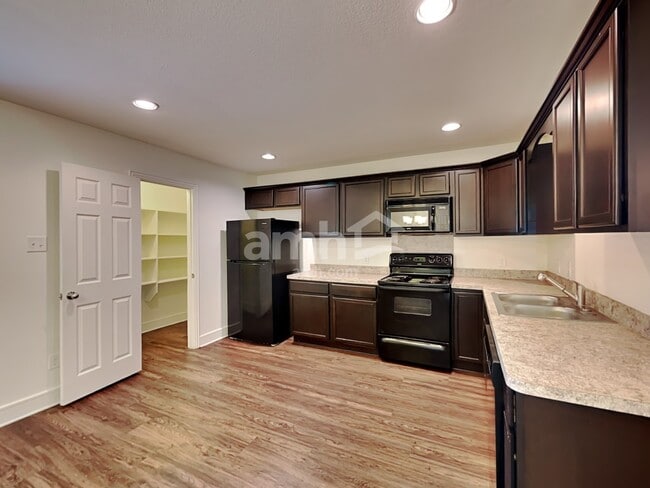 Photo - 1938 Cross Oaks Dr