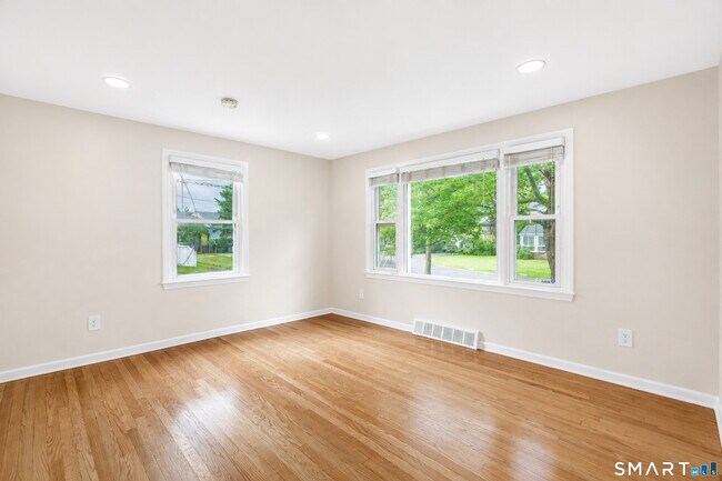 Photo - 216 Country Rd