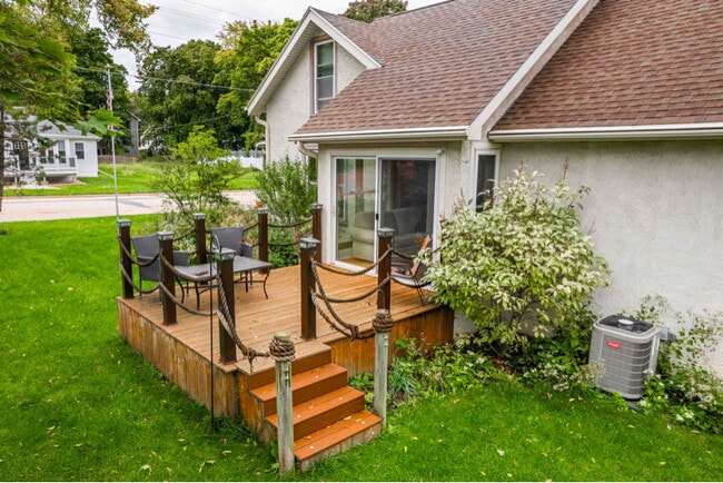 Photo - 121 Williams St