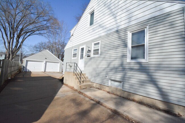 Photo - Move-In Ready Duplex Unit with Large Yard! Unit 1209.5