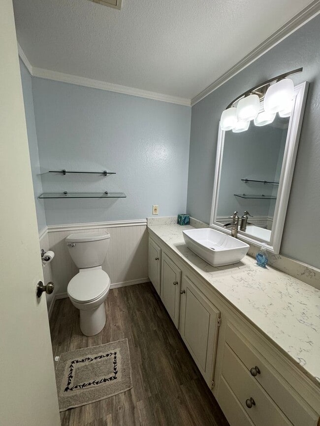 Photo - 3 bed 2 bath house with 2 car garage in great area!