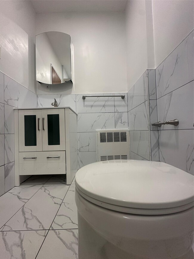 Building Photo - 1447 E 95th St Rental