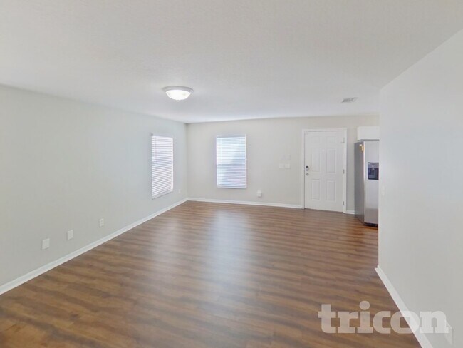 Photo - 1002 E 108th Ave