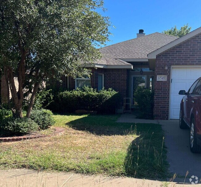 Building Photo - Charming 3/2 in Southwest Lubbock! Rental
