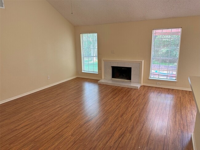 Photo - 2831 Lakefield Way