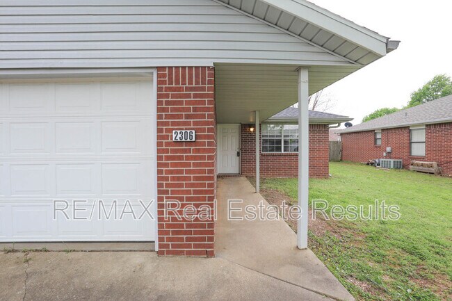 Photo - 2306 W Roselawn St