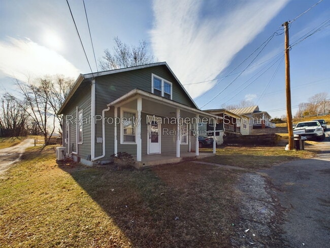 Photo - 2408 Poplar St