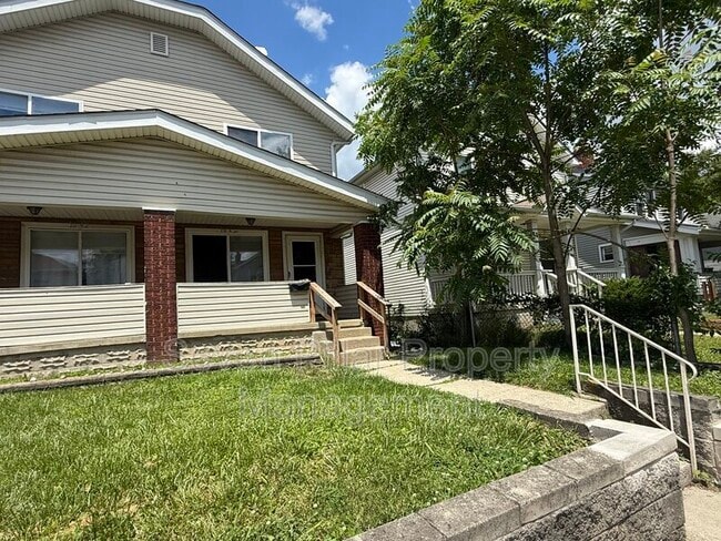 Building Photo - 1044 E 16th Ave