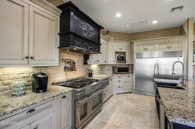 14402 N Medinan Dr