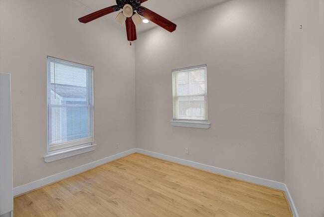 Building Photo - 1017 11th St Unit 2