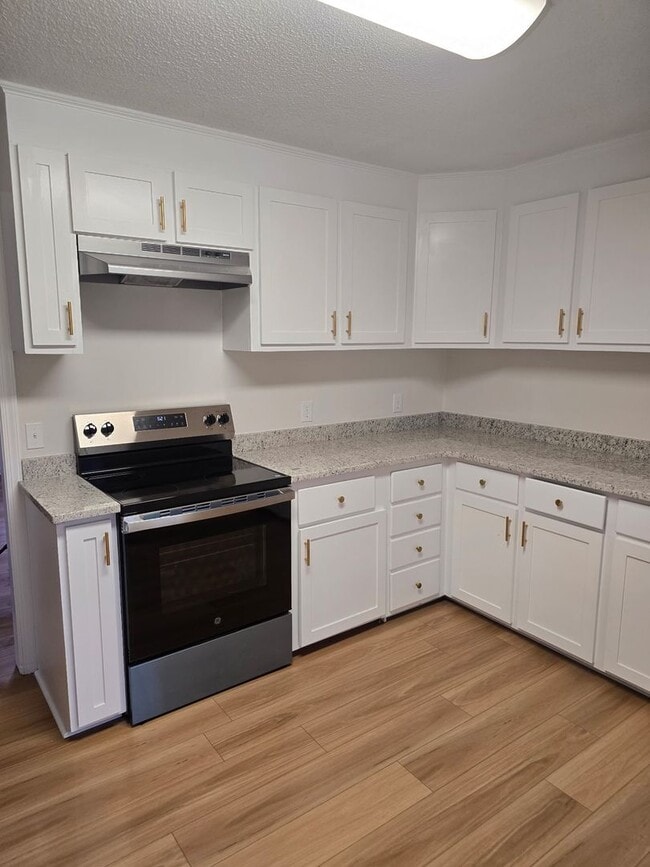 Photo - Renovated Home 3 bedroom 1.5 bath with new privacy wooden fence