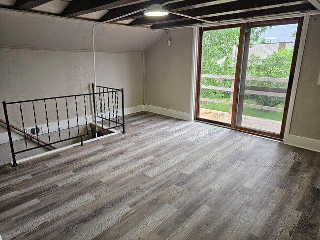 Photo - 70 Love St Unit #B