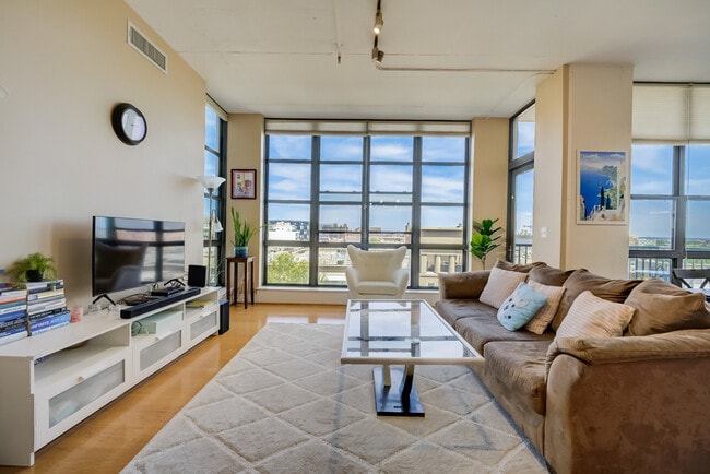 Living Room - 2020 12th St NW Unidad 609