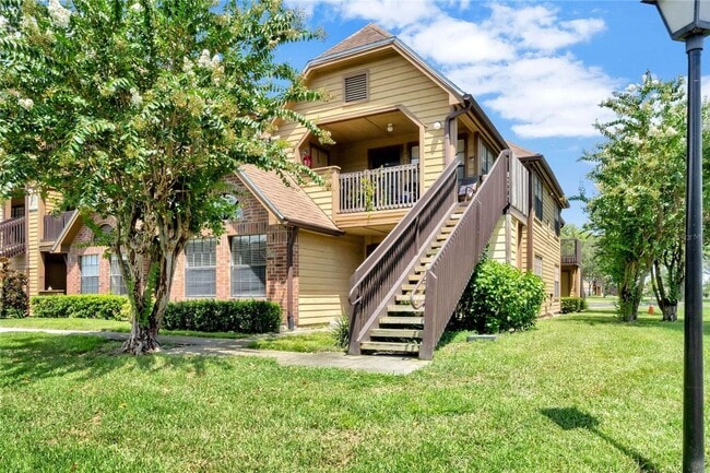 Building Photo - 2/2 Condo in Gated Lakefront Community ~ G... Unit 105