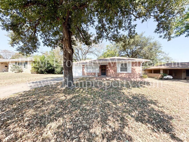 Building Photo - 2919 College Cir Rental