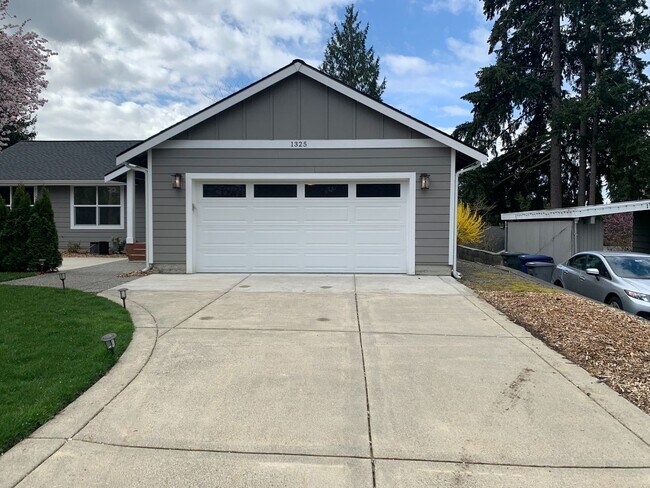 Building Photo - Completely Renovated 4 Bed, 3 bath Bellevu... Rental