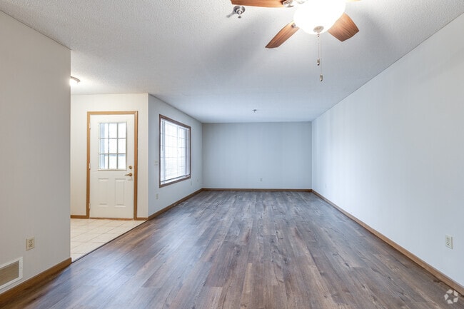 2BR, 1BA - 997SF - Living Room